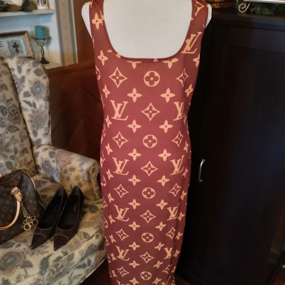 Elegant Brown Maxi Dress - Picture 4 of 5